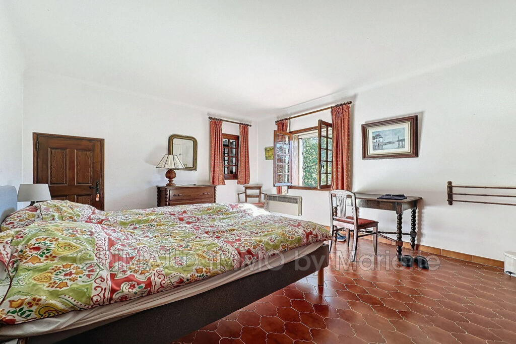 Ensemble de plusieurs maisons en pierres seches avec piscine e – 10 pièces – 7 chambres – 4