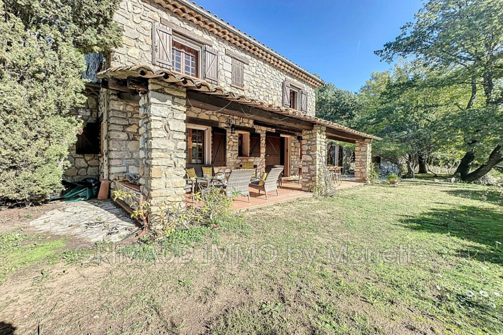 Ensemble de plusieurs maisons en pierres seches avec piscine e – 10 pièces – 7 chambres – 4
