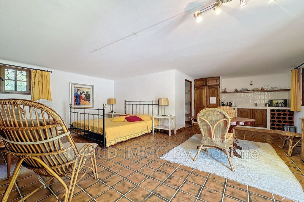 Ensemble de plusieurs maisons en pierres seches avec piscine e – 10 pièces – 7 chambres – 4