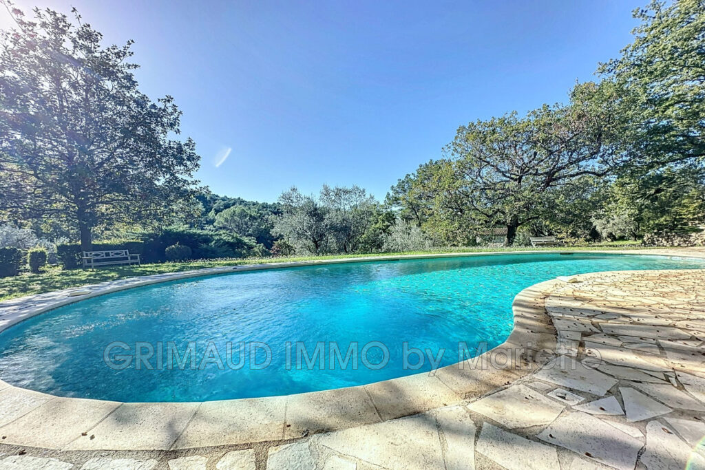 Ensemble de plusieurs maisons en pierres seches avec piscine e – 10 pièces – 7 chambres – 4