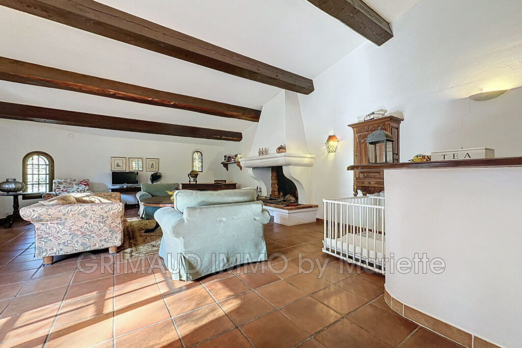 Ensemble de plusieurs maisons en pierres seches avec piscine e – 10 pièces – 7 chambres – 4