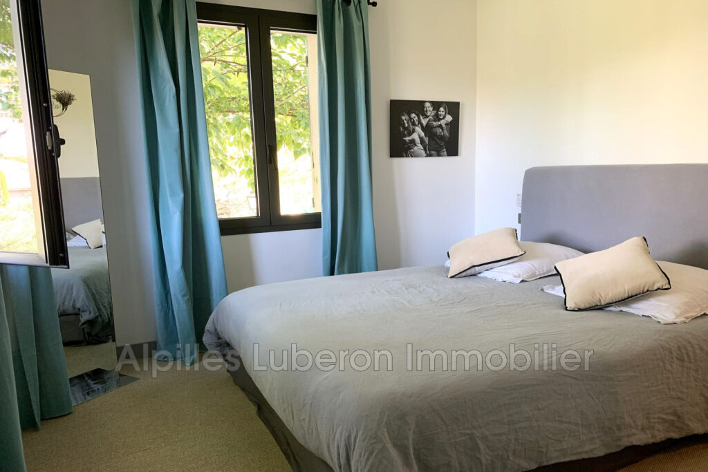 location saisonnière maison de village 6 Pièce(s) – 6 pièces – 4 chambres – 4  – 190.00 m²