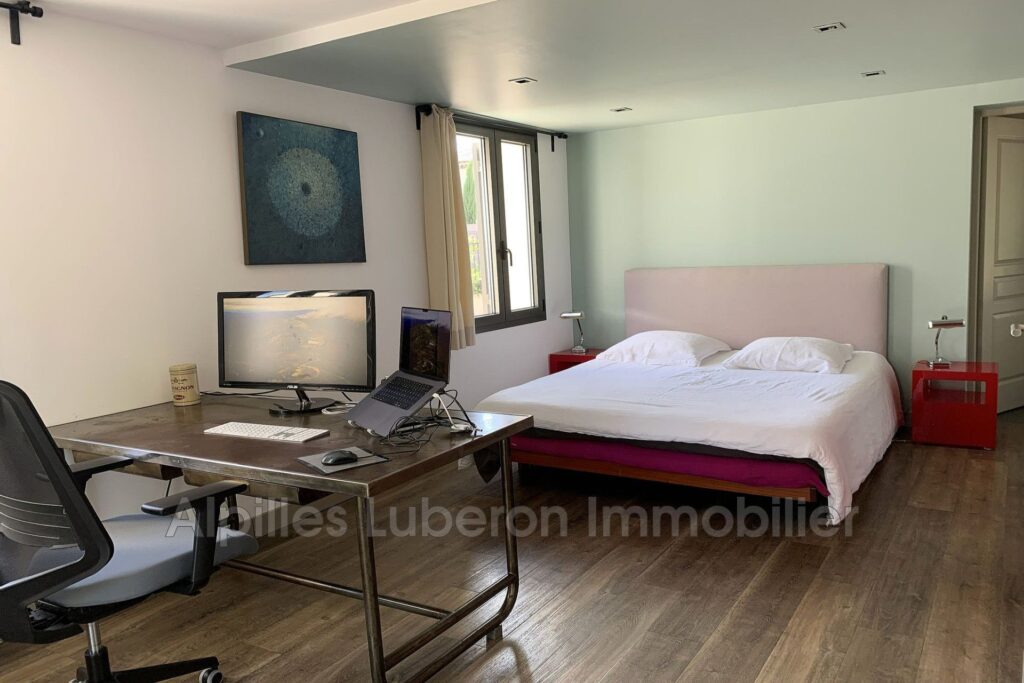 location saisonnière maison de village 6 Pièce(s) – 6 pièces – 4 chambres – 4  – 190.00 m²