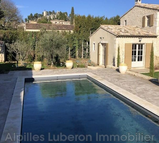 Maison à louer à Eygalières