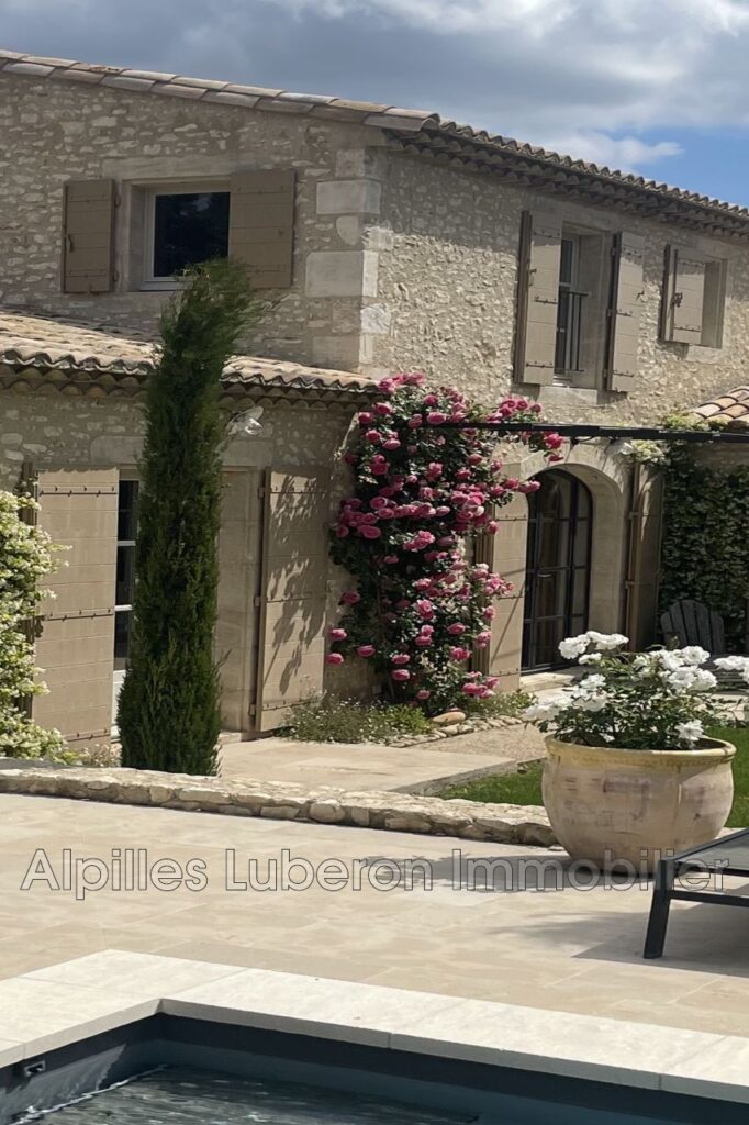 location saisonnière villa provençale 5 Pièce(s) – 5 pièces – 3 chambres – 4  – 170.00 m²