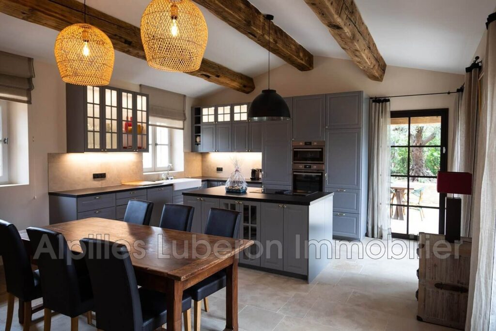 location saisonnière villa provençale 5 Pièce(s) – 5 pièces – 3 chambres – 4  – 170.00 m²