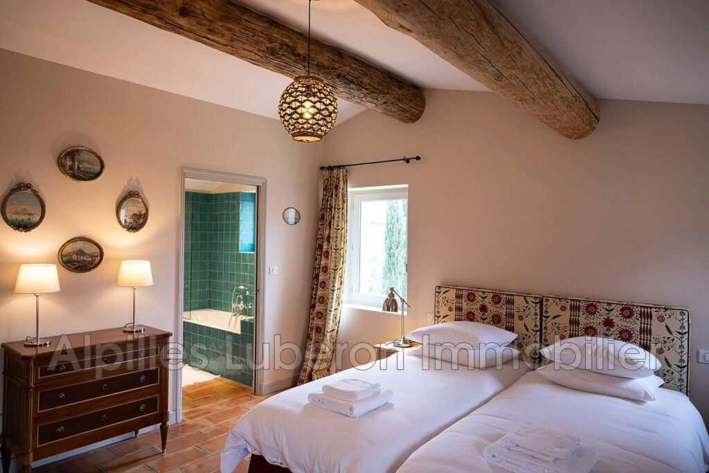 location saisonnière villa provençale 5 Pièce(s) – 5 pièces – 3 chambres – 4  – 170.00 m²