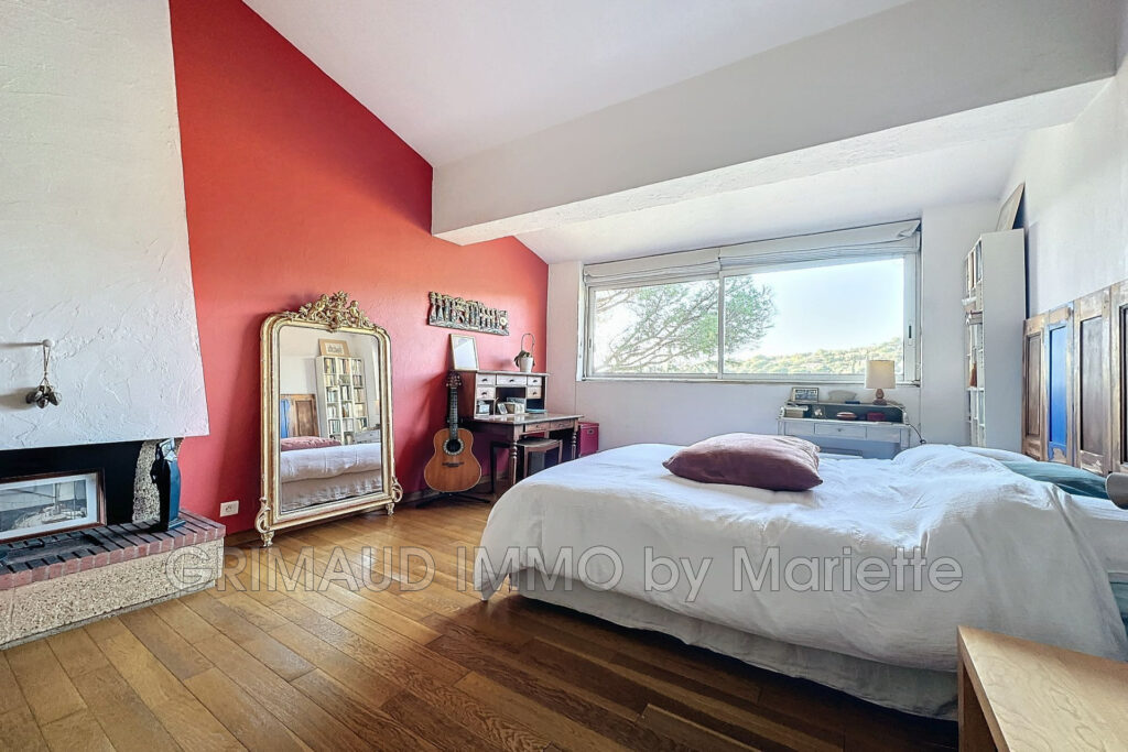 Deux appartements  Terrain de 1600 m² au c½ur du village – 7 pièces – 3 chambres – 139.60 m²