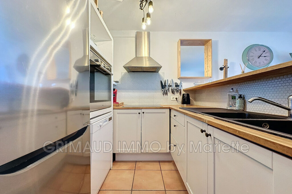 Deux appartements  Terrain de 1600 m² au c½ur du village – 7 pièces – 3 chambres – 139.60 m²