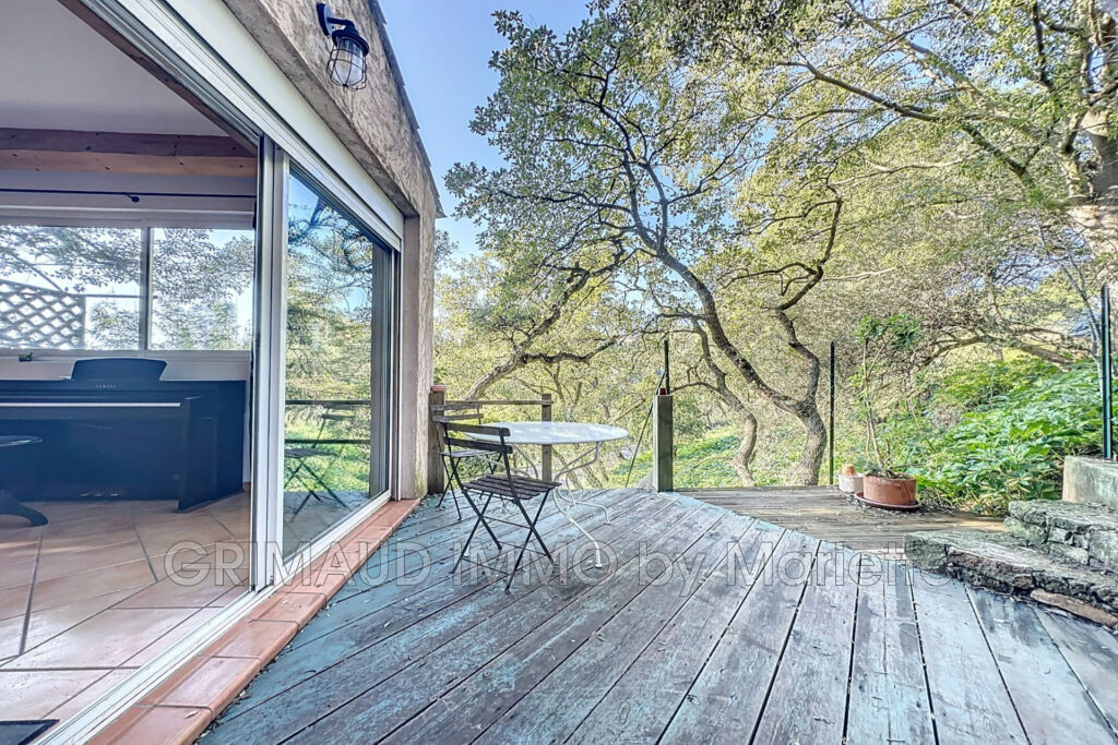 Deux appartements  Terrain de 1600 m² au c½ur du village – 7 pièces – 3 chambres – 139.60 m²