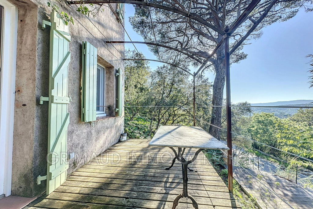 Deux appartements  Terrain de 1600 m² au c½ur du village – 7 pièces – 3 chambres – 139.60 m²