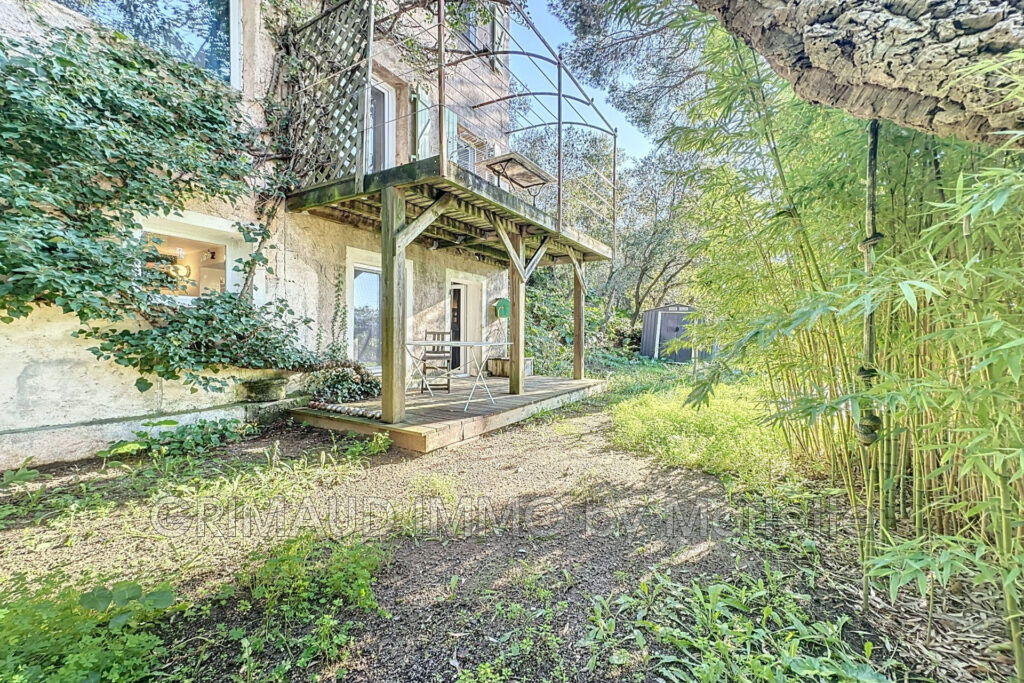 Deux appartements  Terrain de 1600 m² au c½ur du village – 7 pièces – 3 chambres – 139.60 m²