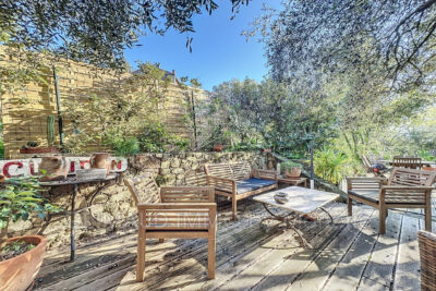 Deux appartements  Terrain de 1600 m² au c½ur du village – 7 pièces – 3 chambres – 122.61 m²