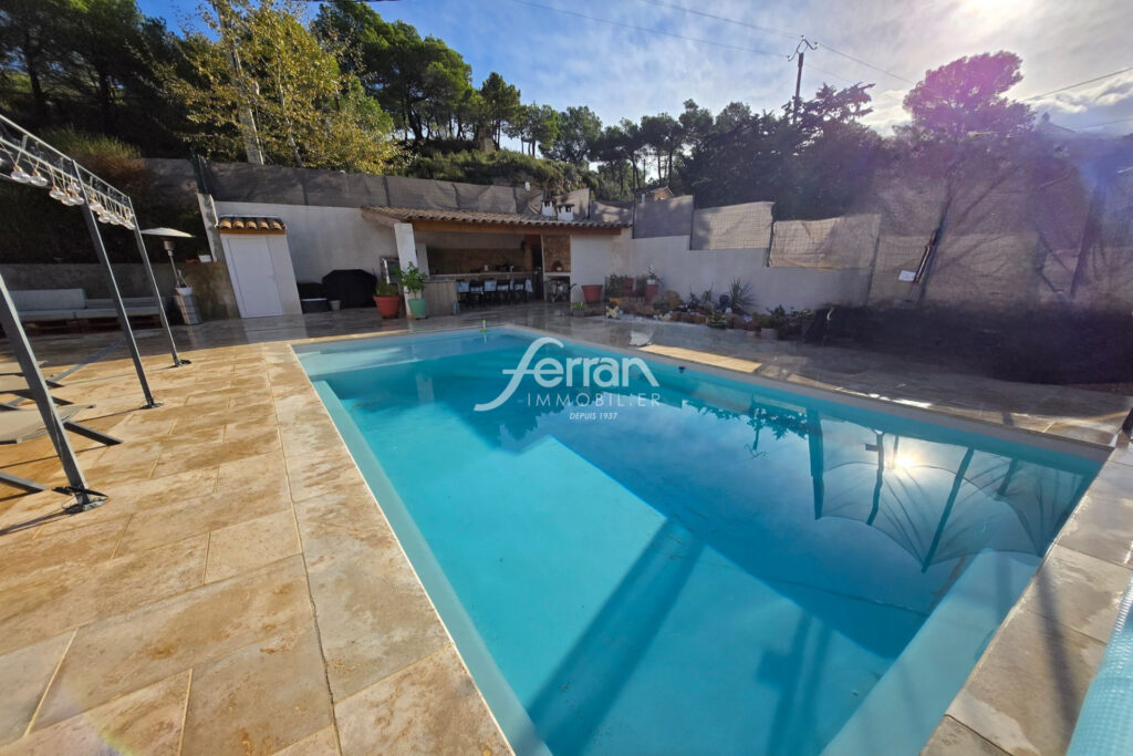 À vendre à Villecroze villa 3 chambres avec piscine  – 4 pièces – 3 chambres – 115.00 m²