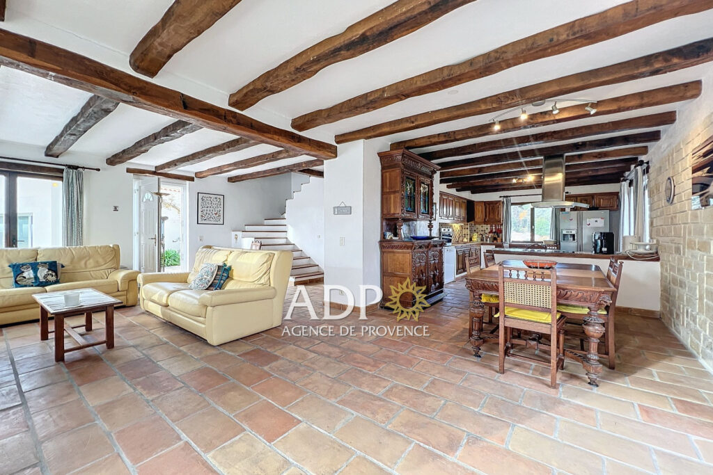 vente maison 5 Pièce(s) – 5 pièces – 4 chambres – 141.24 m²