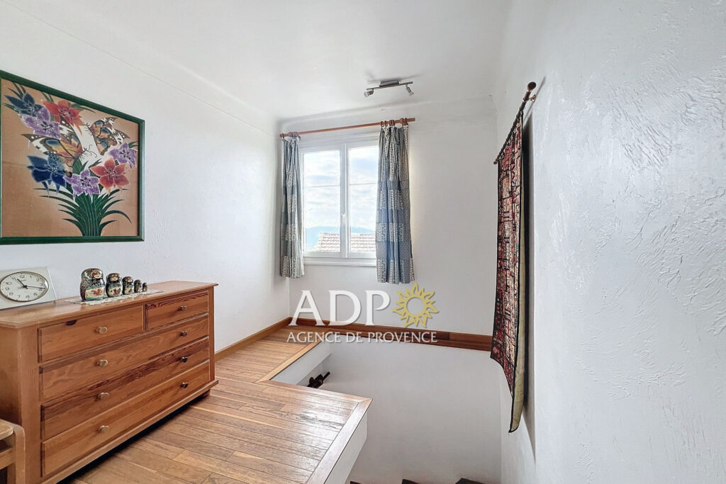 vente maison 5 Pièce(s) – 5 pièces – 4 chambres – 141.24 m²