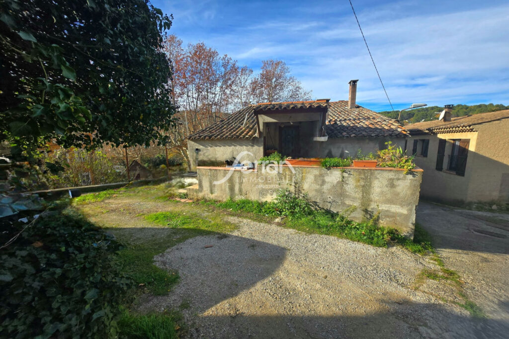 A vendre à Salernes appartement type 3/4 avec jardin – 3 pièces – 3 chambres – 90.00 m²