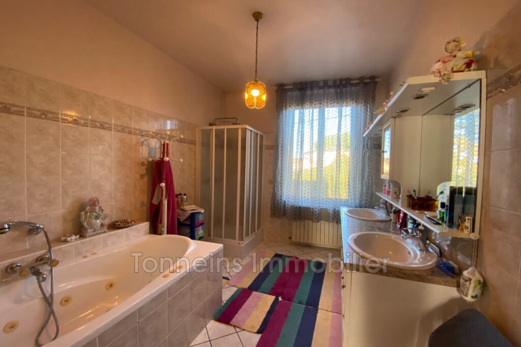 vente maison 6 Pièce(s) – 6 pièces – 5 chambres – 143.00 m²