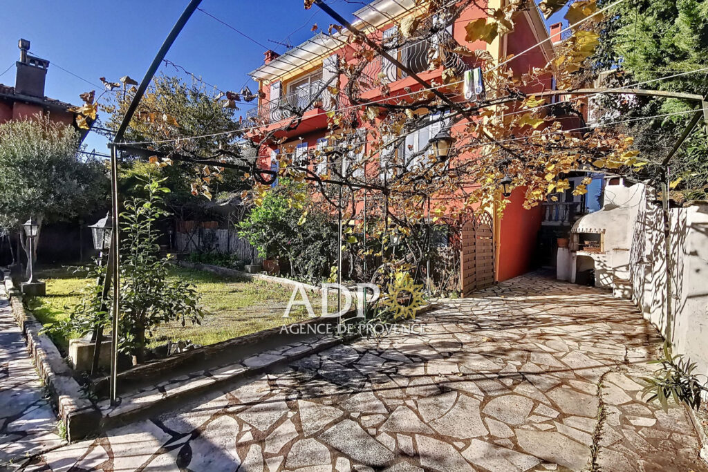 Belle vue – Centre Ville – Faibles charges de copropriété – 4 pièces – 2 chambres – 106.15 m²