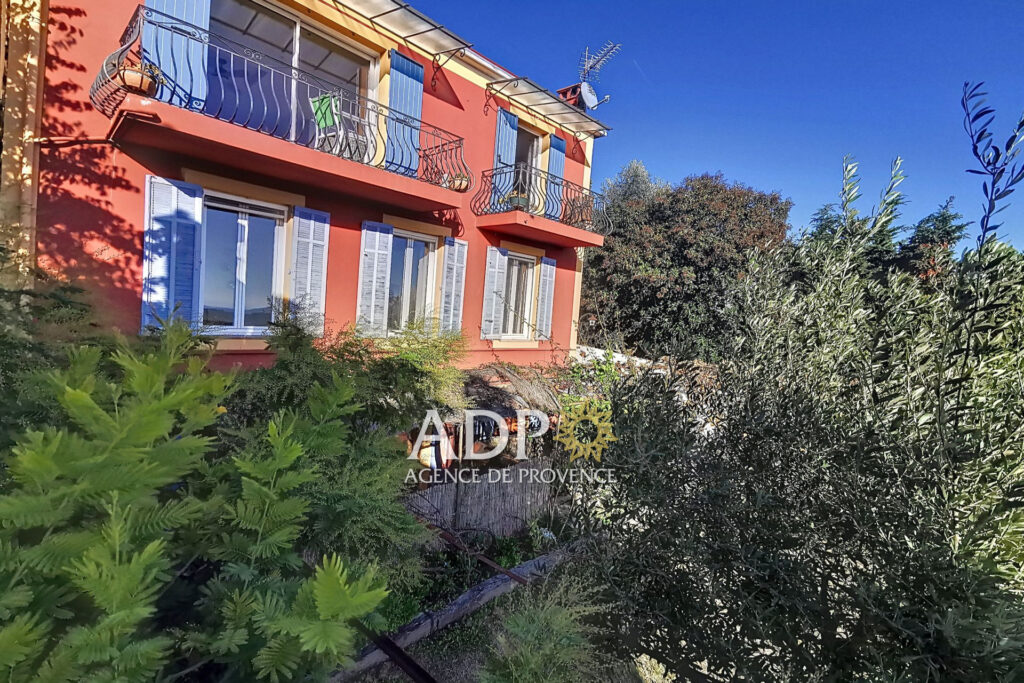 Belle vue – Centre Ville – Faibles charges de copropriété – 4 pièces – 2 chambres – 106.15 m²