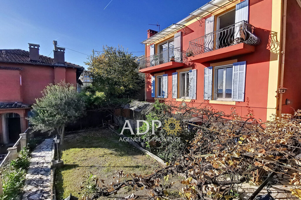 Belle vue – Centre Ville – Faibles charges de copropriété – 4 pièces – 2 chambres – 106.15 m²