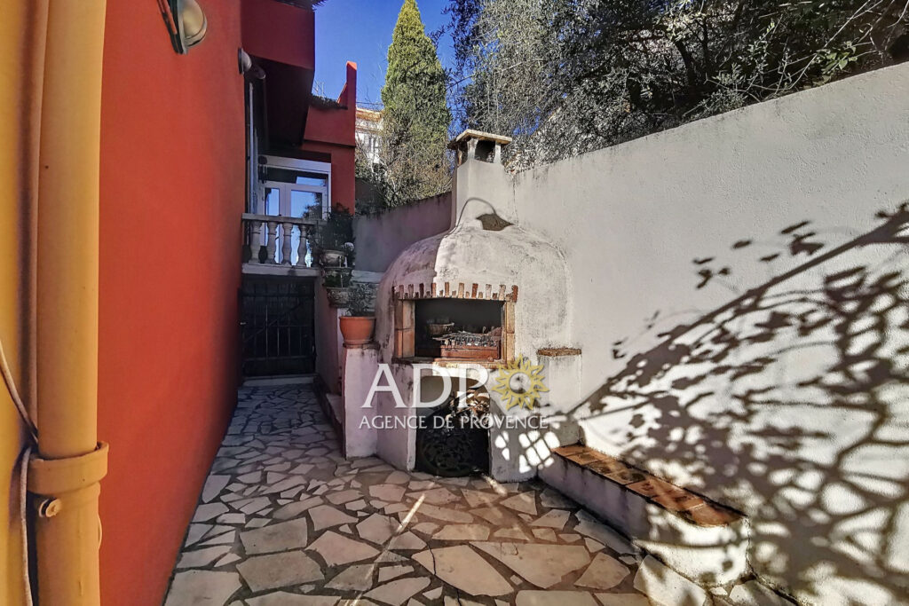 Belle vue – Centre Ville – Faibles charges de copropriété – 4 pièces – 2 chambres – 106.15 m²