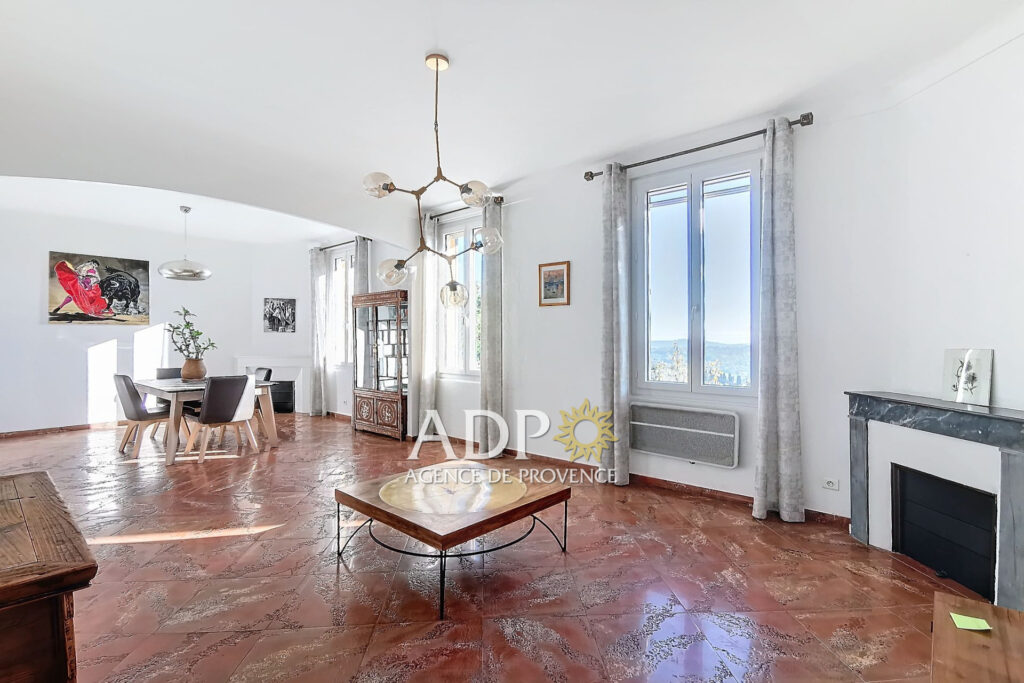 Belle vue – Centre Ville – Faibles charges de copropriété – 4 pièces – 2 chambres – 106.15 m²