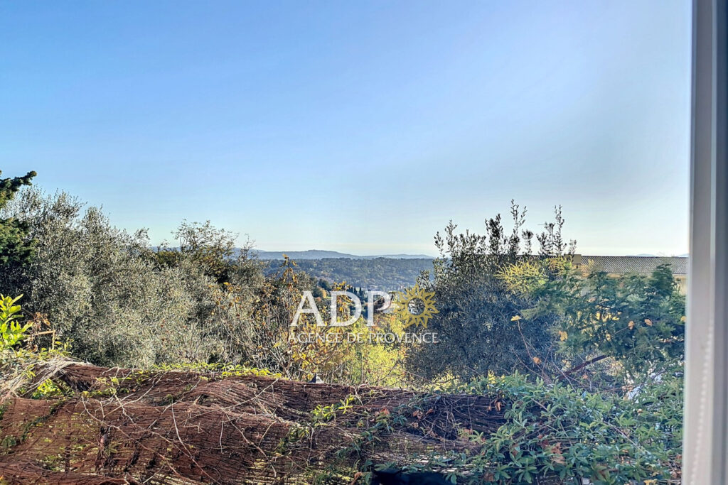 Belle vue – Centre Ville – Faibles charges de copropriété – 4 pièces – 2 chambres – 106.15 m²