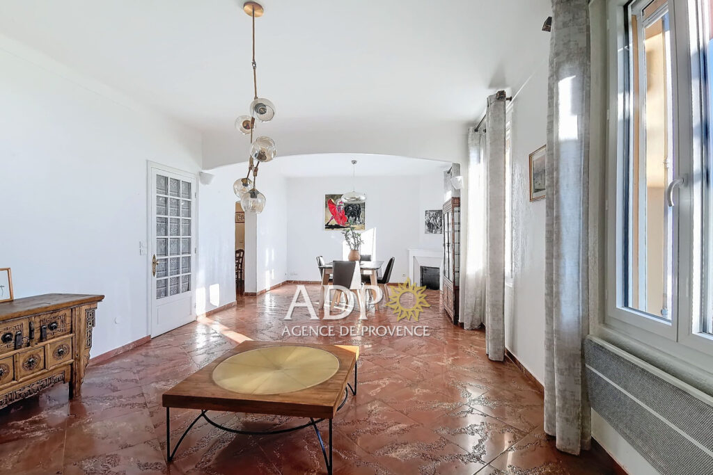 Belle vue – Centre Ville – Faibles charges de copropriété – 4 pièces – 2 chambres – 106.15 m²