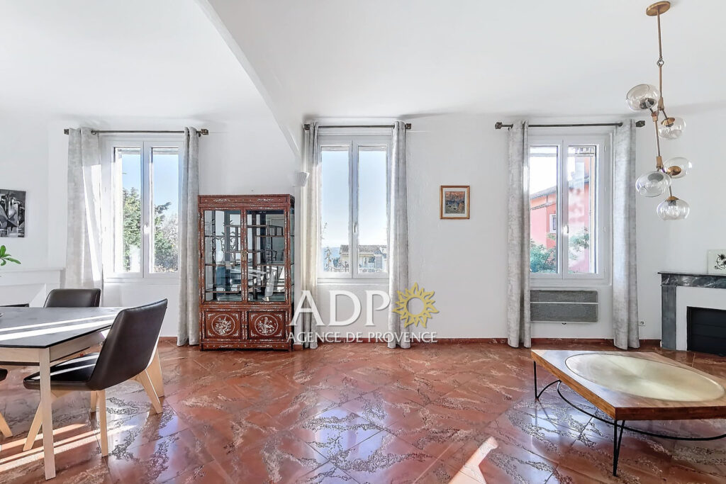 Belle vue – Centre Ville – Faibles charges de copropriété – 4 pièces – 2 chambres – 106.15 m²