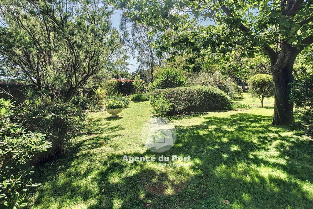 vente villa 9 Pièce(s) – 9 pièces – 6 chambres – 221.00 m²