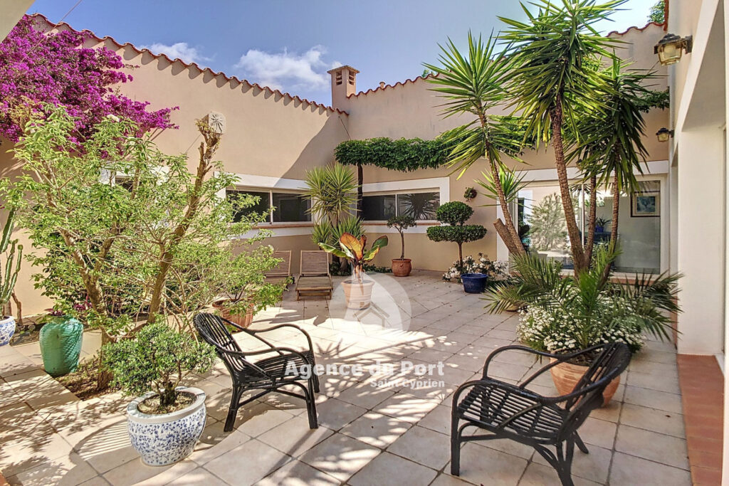 vente villa 9 Pièce(s) – 9 pièces – 6 chambres – 221.00 m²