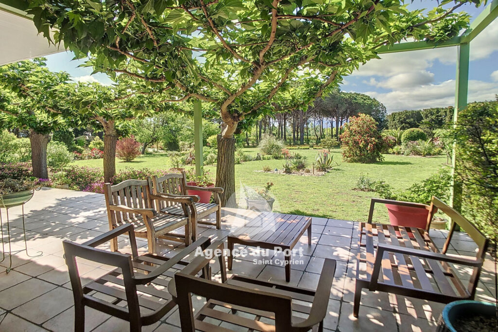 vente villa 9 Pièce(s) – 9 pièces – 6 chambres – 221.00 m²