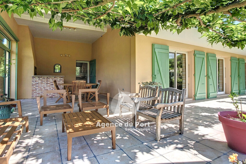 vente villa 9 Pièce(s) – 9 pièces – 6 chambres – 221.00 m²