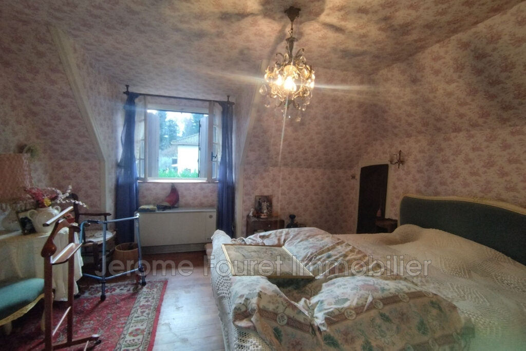 vente  – NR pièces – 6 chambres