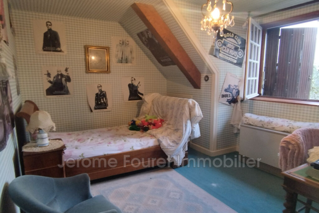 vente  – NR pièces – 6 chambres