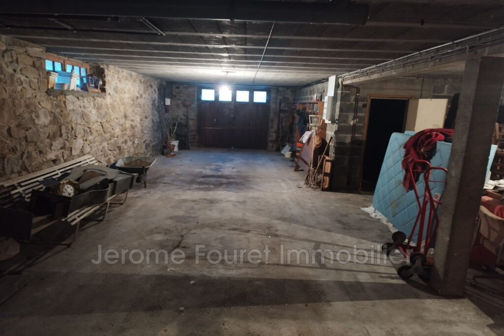 vente  – NR pièces – 6 chambres