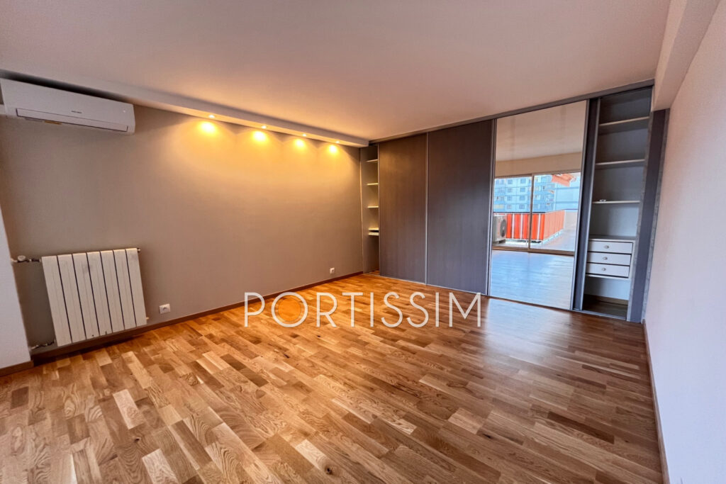 A 100 mètres du bord de mer, appartement 4/5 pièces de 122m2  – 4 pièces – 3 chambres – 122.00 m²