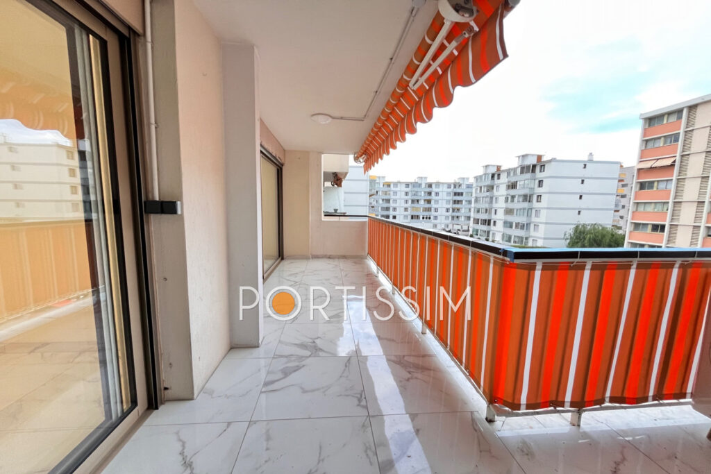 A 100 mètres du bord de mer, appartement 4/5 pièces de 122m2  – 4 pièces – 3 chambres – 122.00 m²