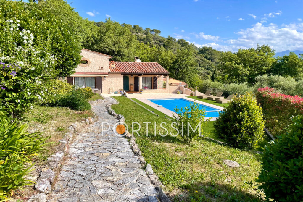 Gattières – Au calme absolu – Maison de 150m² de plain-pied –  – 6 pièces – 3 chambres – 149.00 m²