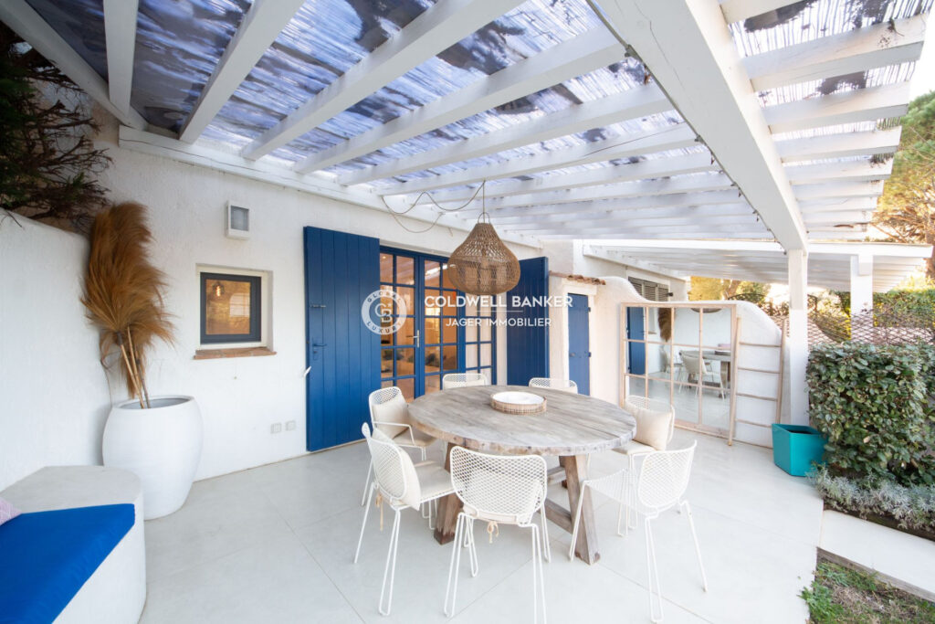 Double maison de pêcheur avec jardin, piscine et ponton d’amar – 8 pièces – 6 chambres – 170.00 m²