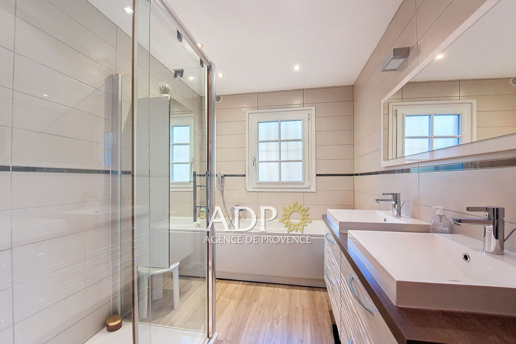 vente maison 9 Pièce(s) – 9 pièces – 5 chambres – 163.00 m²