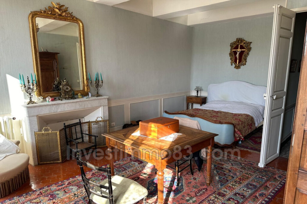 vente maison de caractère 15 Pièce(s) – 15 pièces – 9 chambres – 335.00 m²