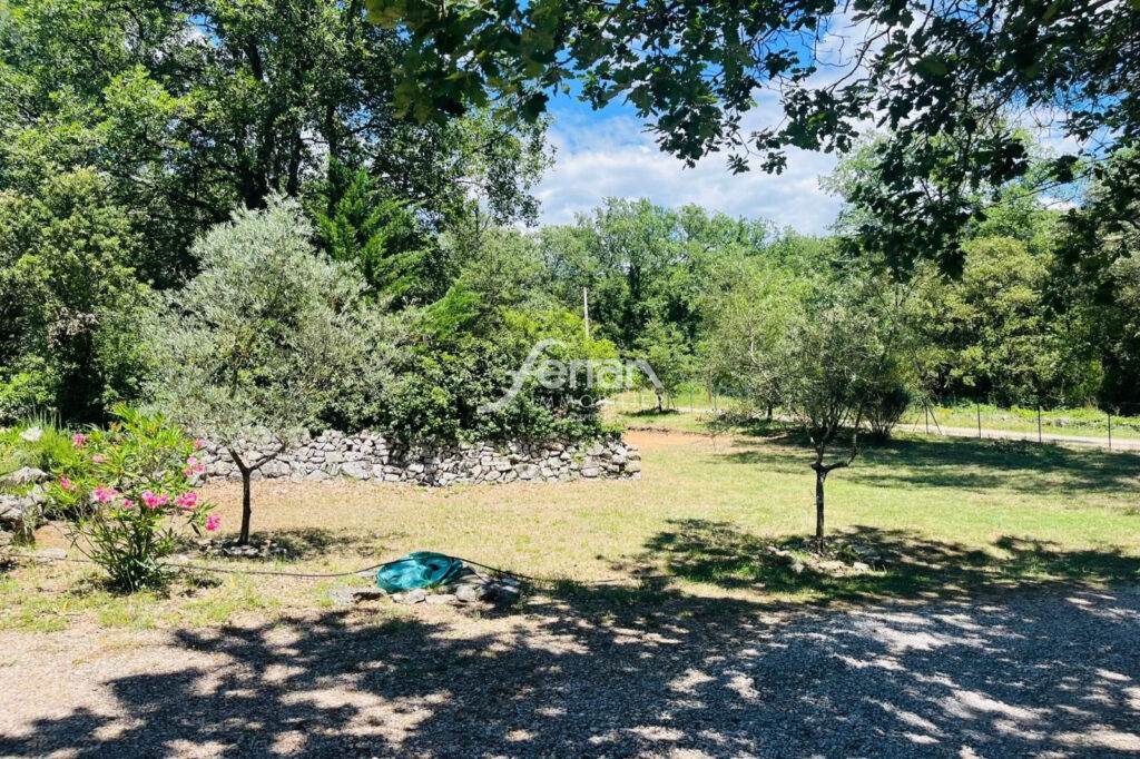A vendre à Callas maison avec piscine – 7 pièces – 5 chambres – 176.00 m²