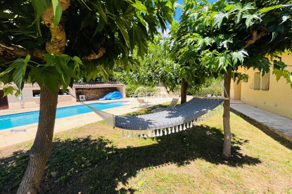 A vendre à Callas maison avec piscine – 7 pièces – 5 chambres – 176.00 m²