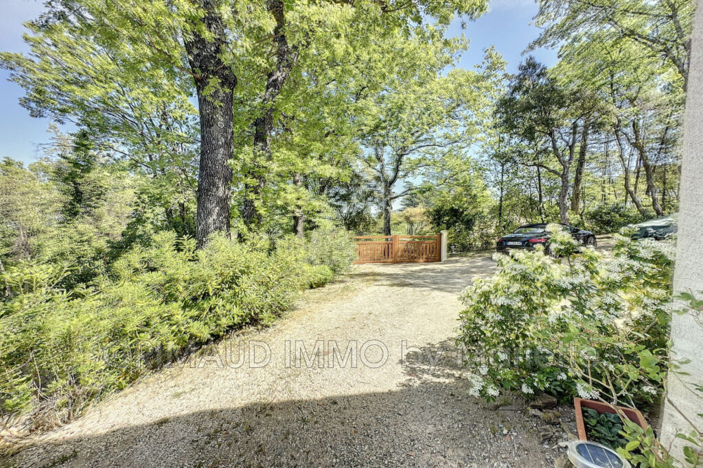 Maison familiale avec piscine et terrain de 5000 m² – 5 pièces – 4 chambres – 101.81 m²