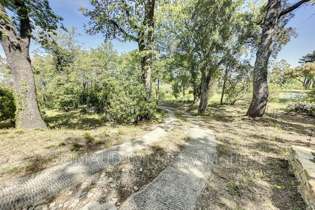 Maison familiale avec piscine et terrain de 5000 m² – 5 pièces – 4 chambres – 101.81 m²