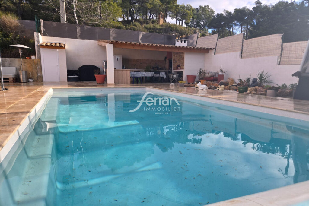 À vendre à Villecroze villa 3 chambres avec piscine  – 4 pièces – 3 chambres – 115.00 m²