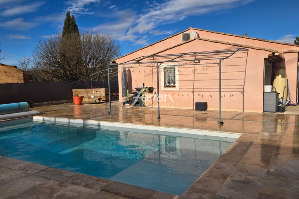 À vendre à Villecroze villa 3 chambres avec piscine  – 4 pièces – 3 chambres – 115.00 m²