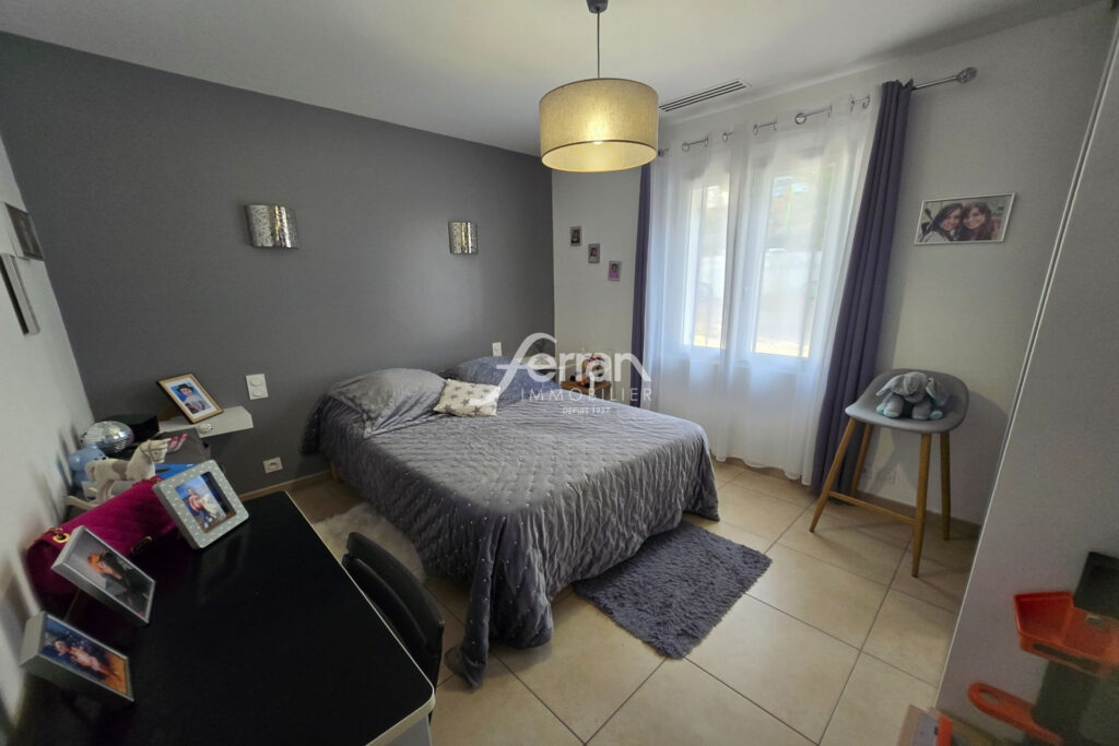 À vendre à Villecroze villa 3 chambres avec piscine  – 4 pièces – 3 chambres – 115.00 m²